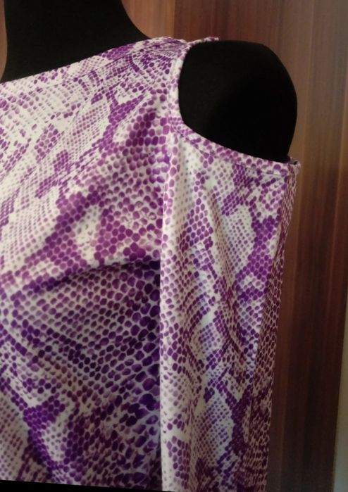 Bluzka z wycięciem na ramionach