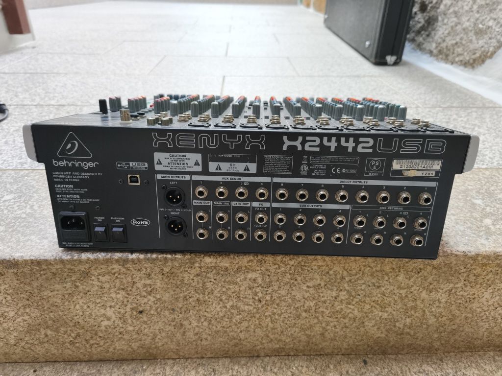 Mesa de Som Behringer X2442USB