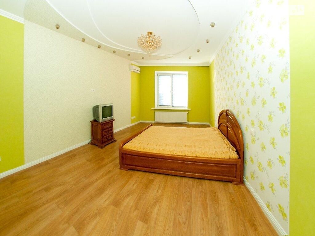 3-к, вул. Європейська 40в, Центр