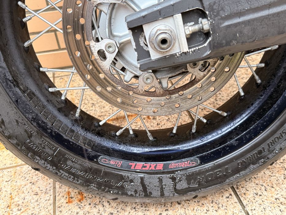 XT660X Supermotard com escapes MIVV SUONO