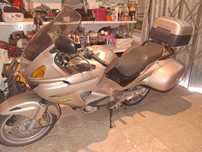 Honda deauville 650 cc 
A mota vem equipada com o r