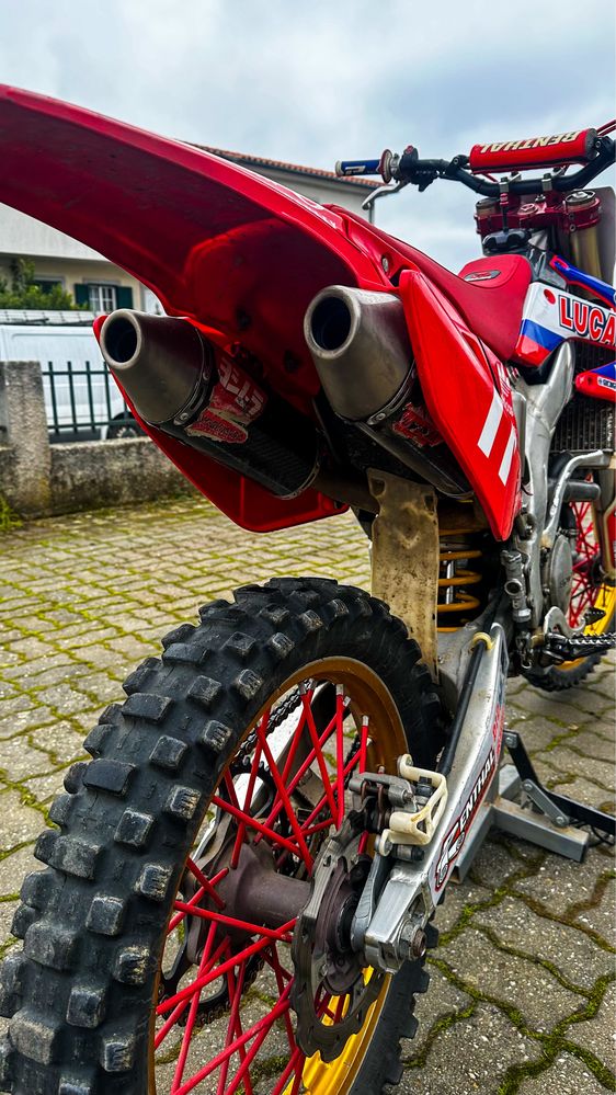 Honda CRF 250 R + oferta (Botas/Colete)