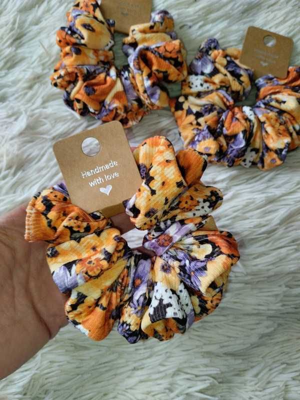 Gumka scrunchie - pomarańczowa kwiatuszki