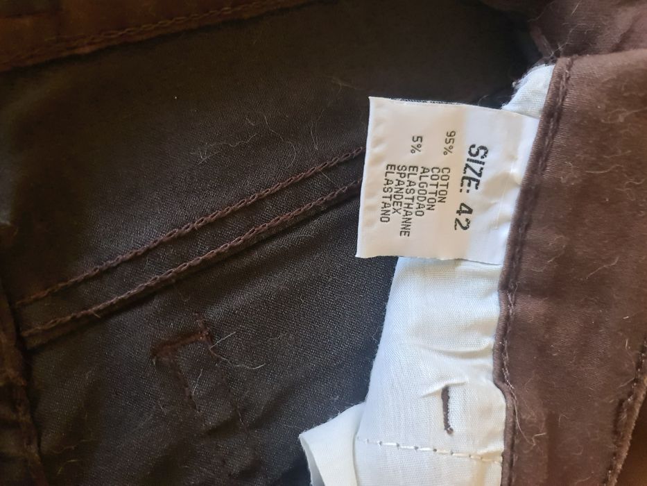 Calças castanhas com elastano