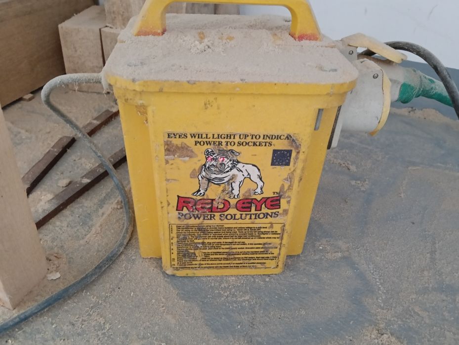 Piła ukośnica DeWalt DW718 LX angielska wtyczką 110v plus trafo