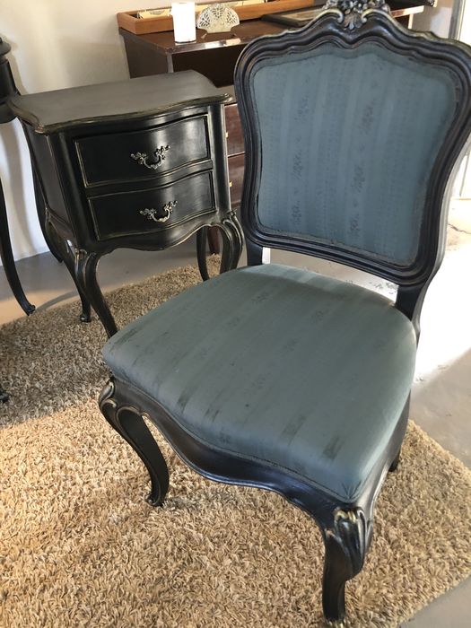 Conjunto Queen Anne, aparador, espelho , banqueta, cadeira, mesas