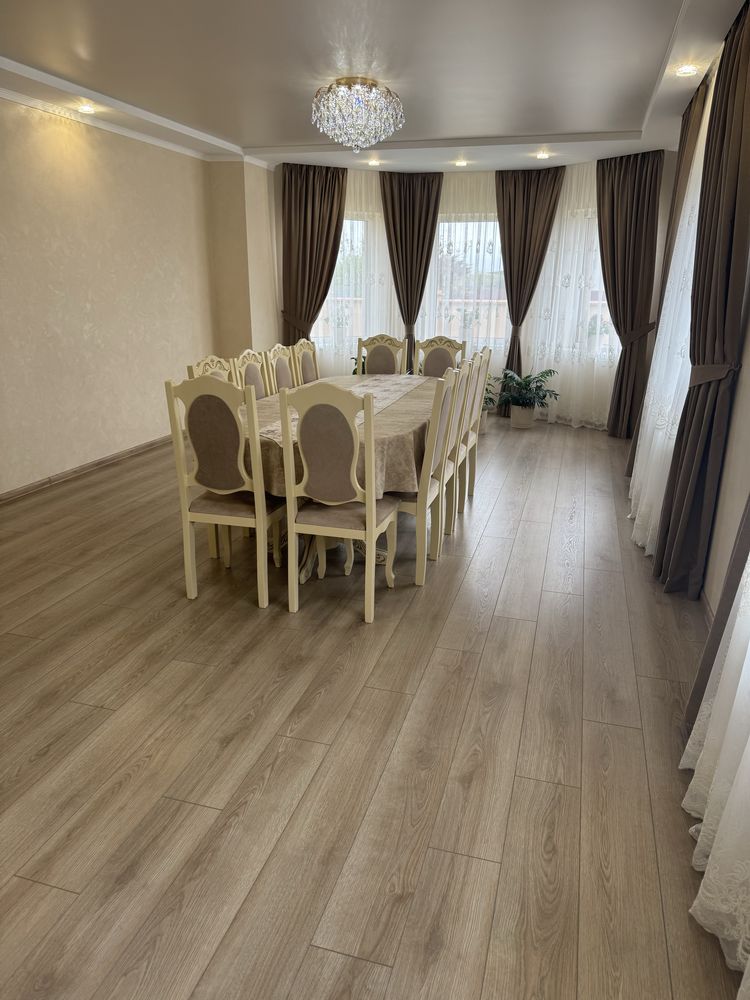 Продається великий сімейний будинок