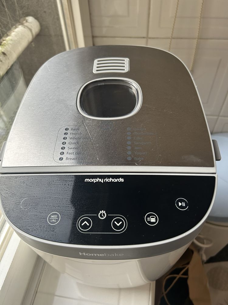 Está nova, esta máquina de pão Morphy Richards