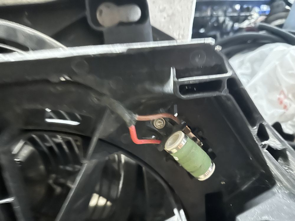 Реле вентилятора кондиціонера спрінтер Sprinter W906 W907