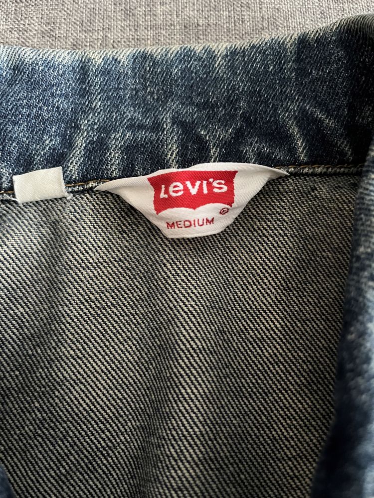 Джинсовая куртка levis