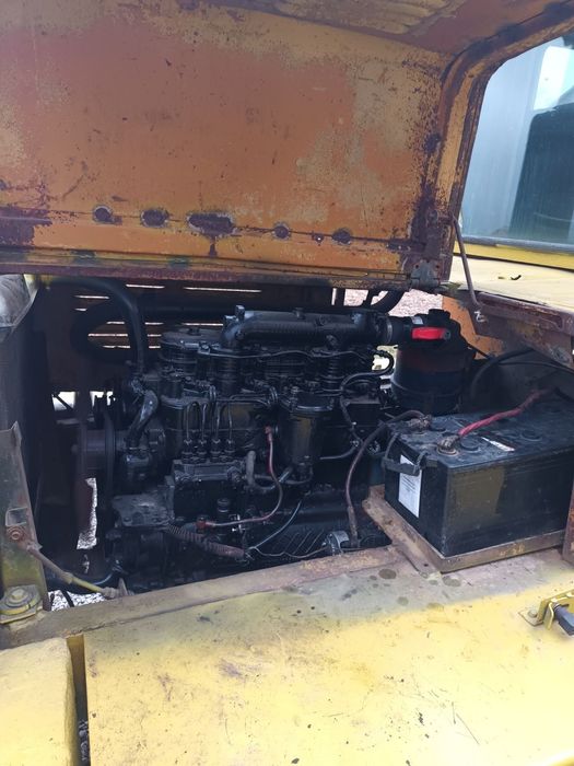 Продам  Львівський  навантажувач 5т (Львівський  навантажувач)