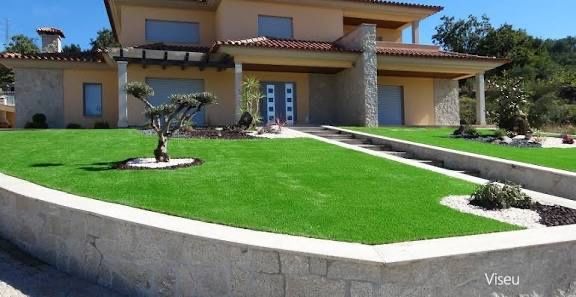 Relva sintetica e criação e manutenção de jardins  em lamego