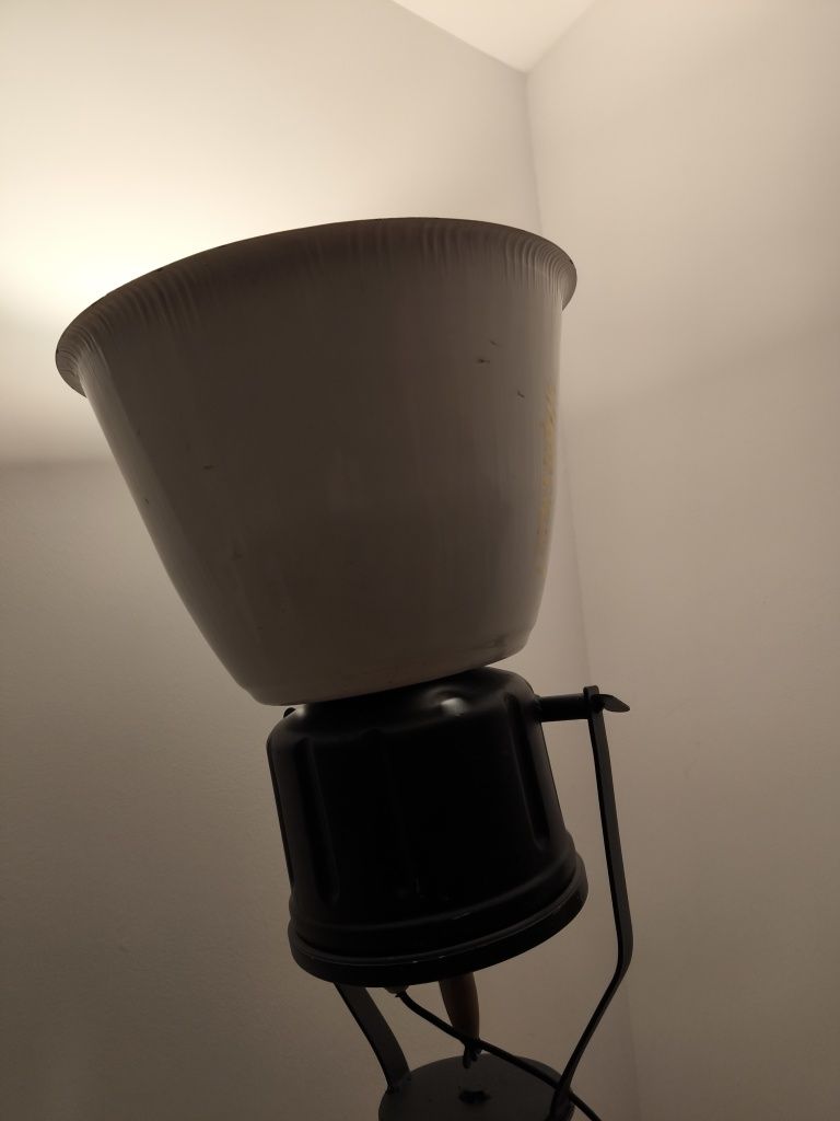 Lampa stojąca vintage - idealna do loftu