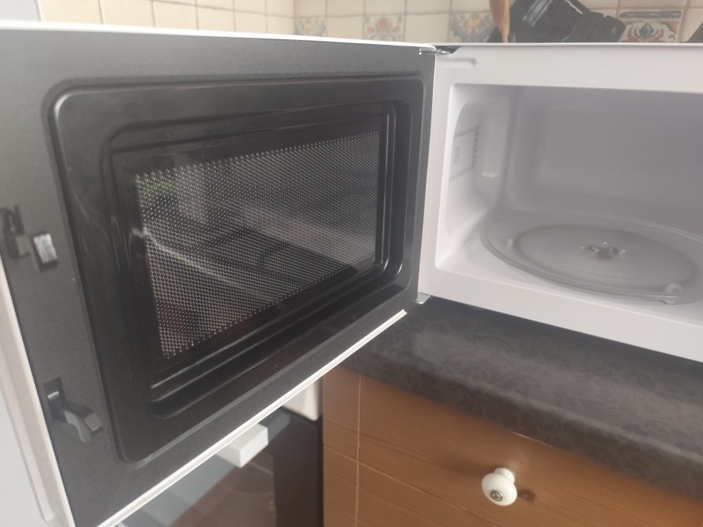 Mikrofalówka Ikea Tillreda mała biała kuchenka mikrofalowa
