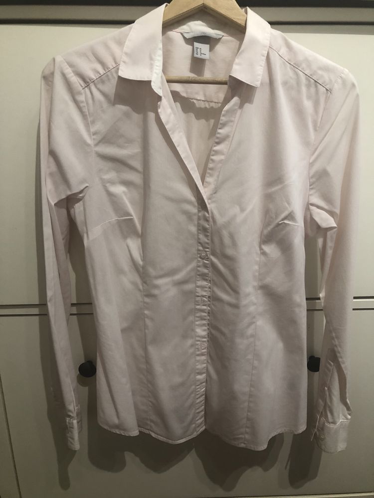 camisa da H&M, cor rosa claro, tamanho 42