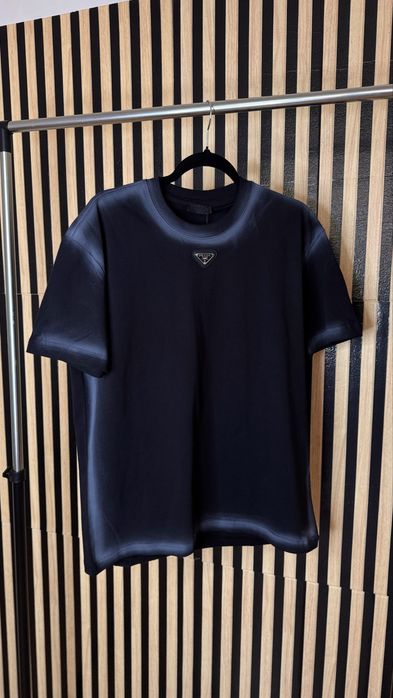 Фірмова футболка Prada