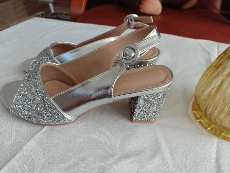 Buty letnie - srebrne sandaly
