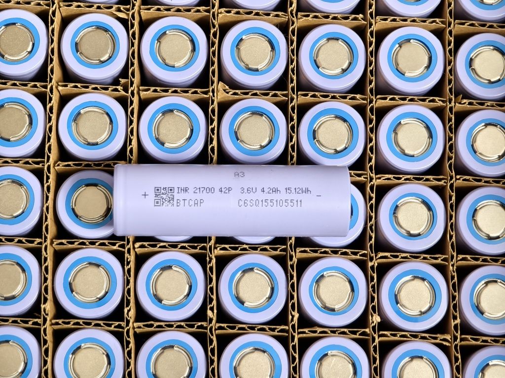Акумулятор 21700 BTCAP INR42P опір 3-4мОм! Високоток 70А! 4200Ma