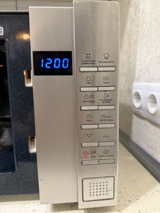 Мікрохвильова піч SAMSUNG модель: GE88SUT