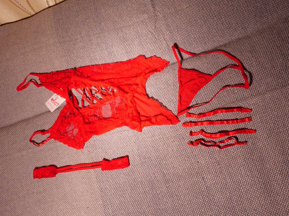 Сексуальний червоний сітчастий боді з трусиками і пажами для панчіх