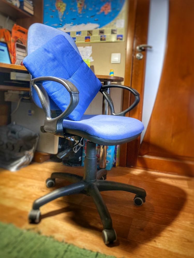 Компьютерное кресло на колесиках, компьютерне крісло
