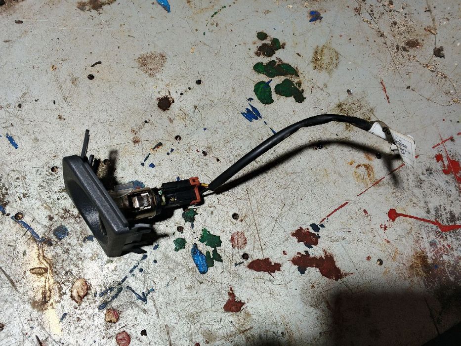 Продам прикурюватіль Шевроле авео