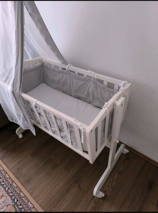 Łóżeczko dziecięce. Kołyska . Roba
