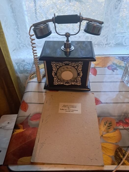 Телефон ретро    .