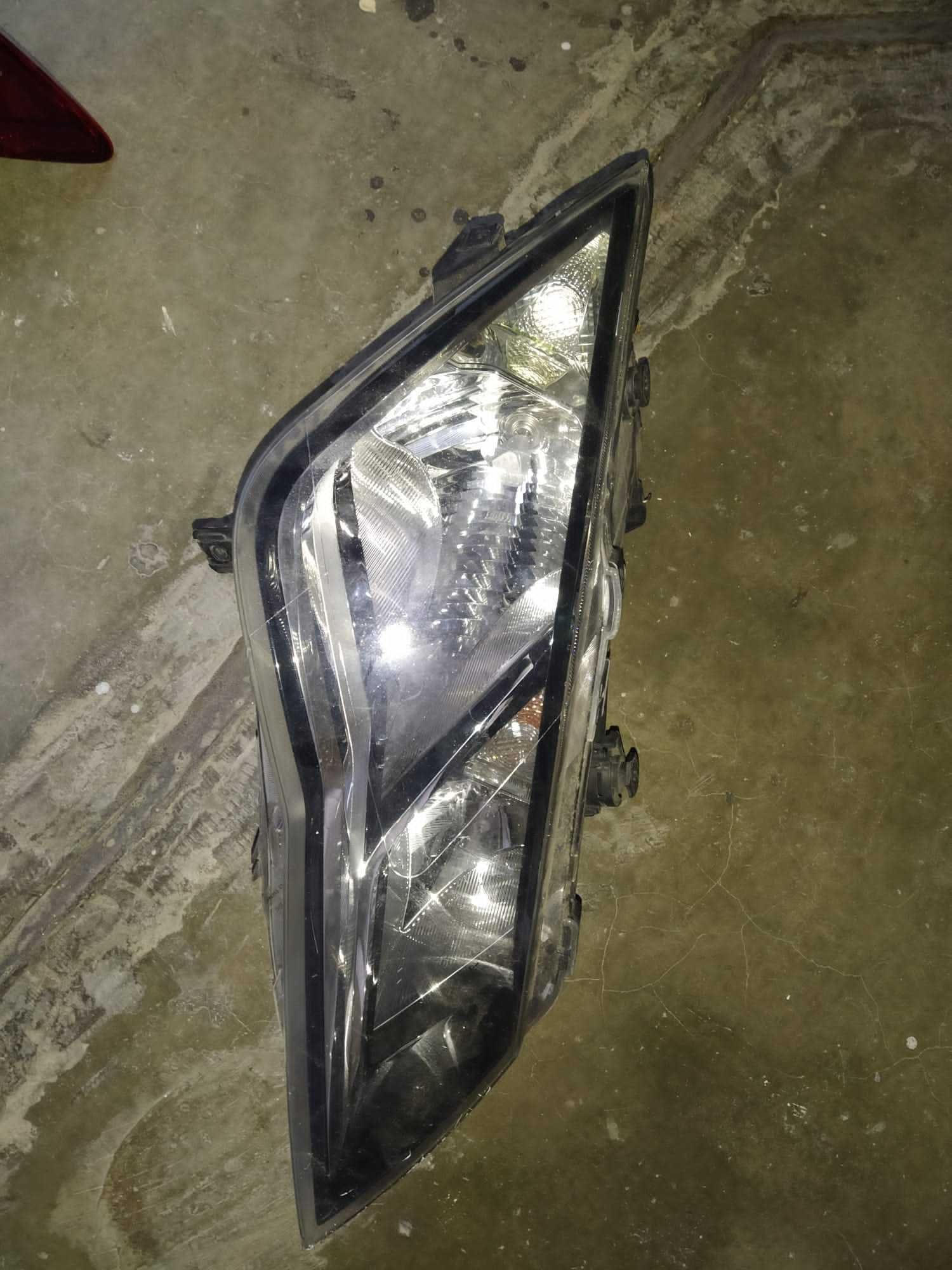 Farol Frente Seat Leon