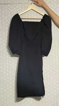 Сукня чорна з квадратним вирізом