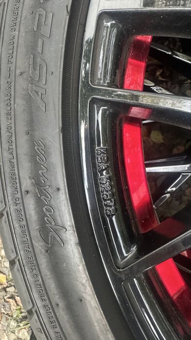 Felgi 20” Audi RS- style z oponami - czarny połysk, czerwony detal
