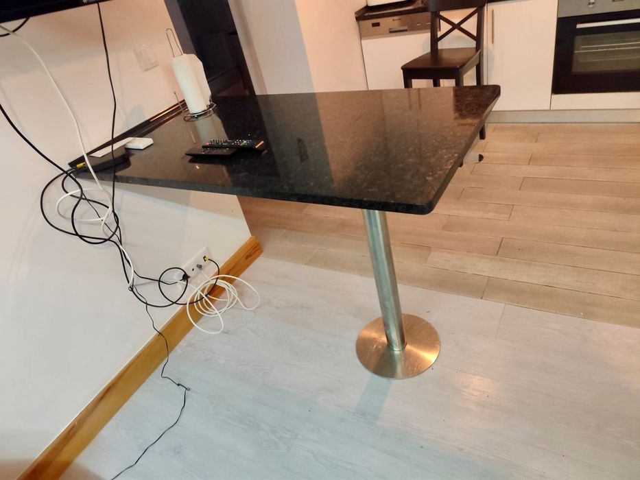 Mesa marmore e cadeiras Ikea