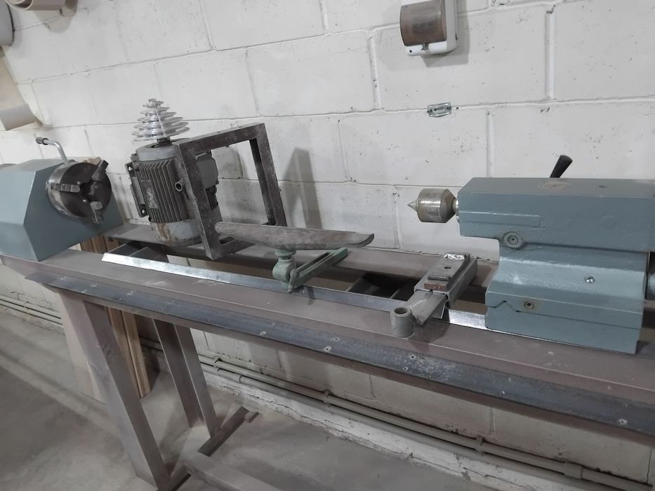 Токарний станок по дереву