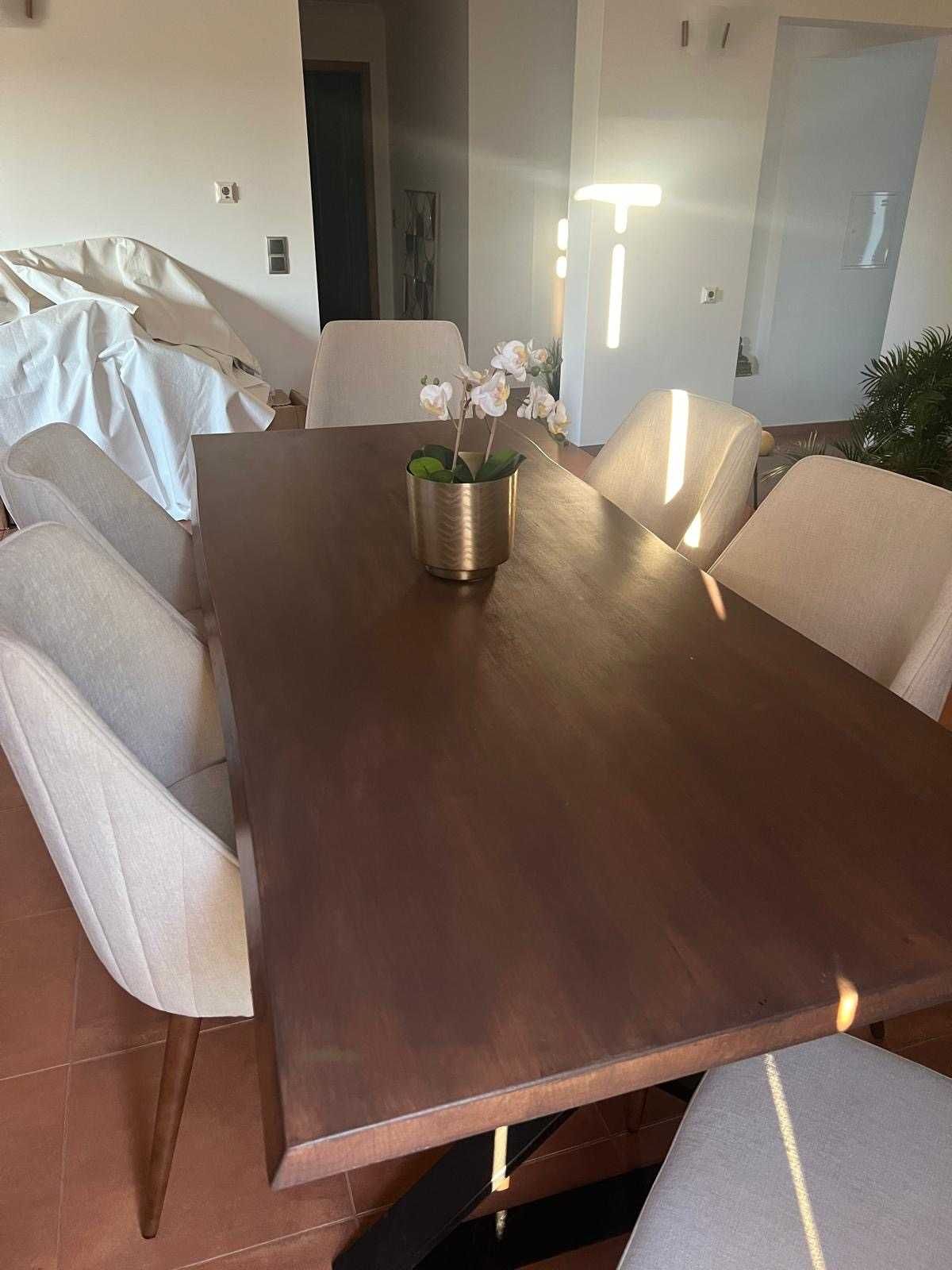 Mesa de Jantar em Madeira Maciça Rústica - tom nogueira