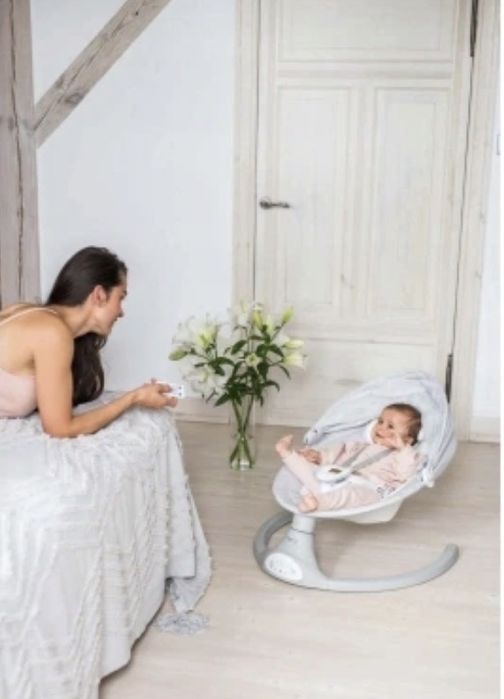 Заколисуючий центр MoMi Kenani Light Grey