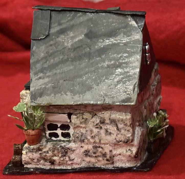 Casinha em granito (artesanato)