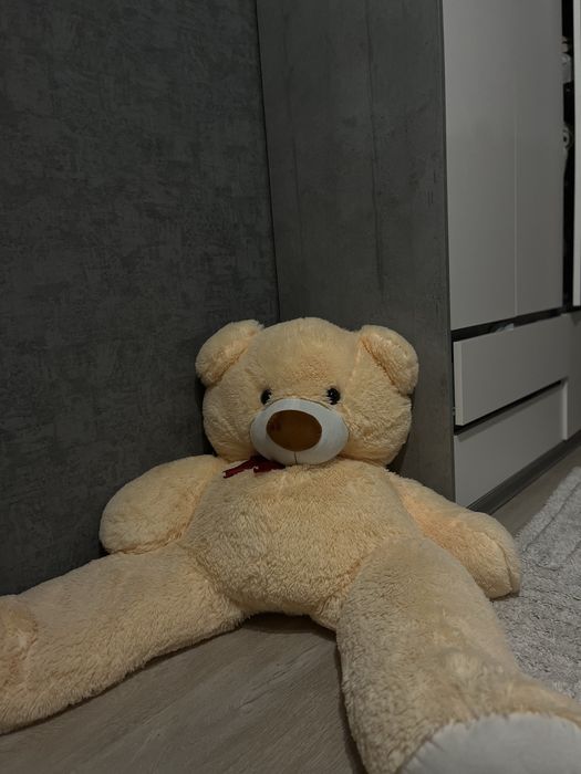 Большой игрушечный бежевый медведь 150см