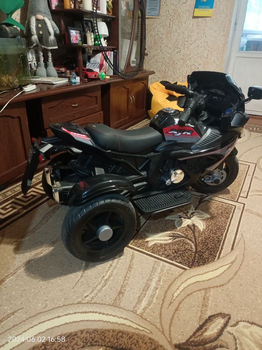 Мотоцикл з 2ма моторами трицикл дитячий Bambi