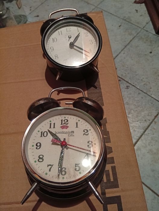 Zegar budzik dwie sztuki