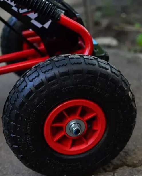 Дитячий педальний велокарт на надувних колесах