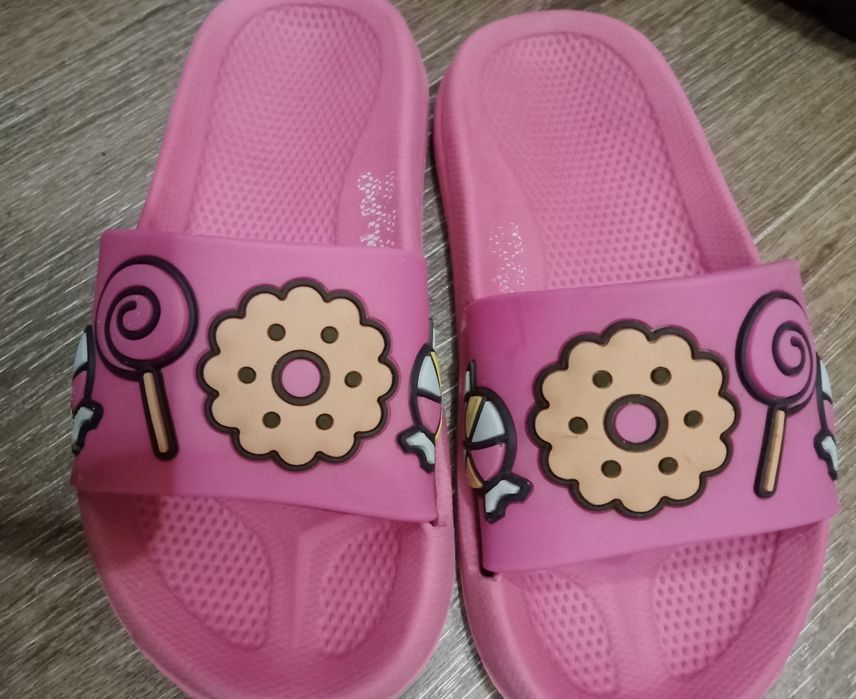 Взуття для дівчинки (хайтопи, чоботи, капці, роліки), на 5 років