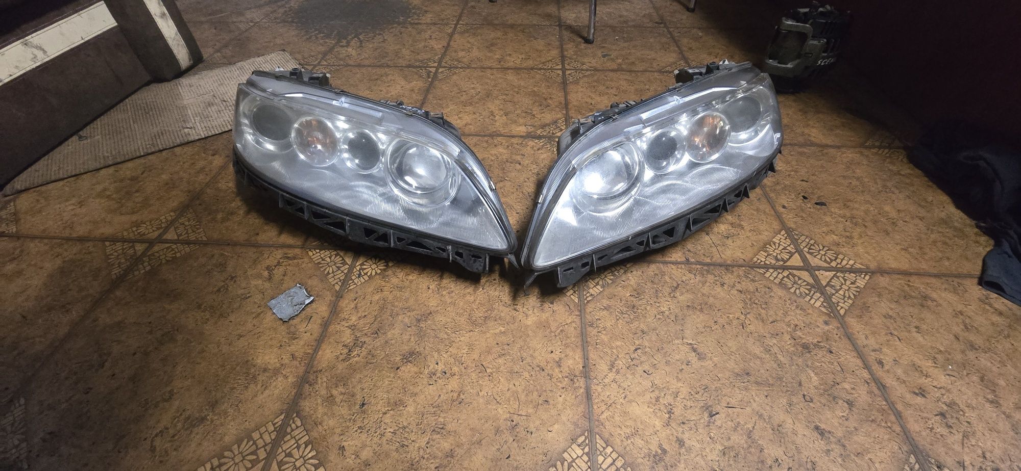 Lampa lampy przód lewa prawa Mazda 6