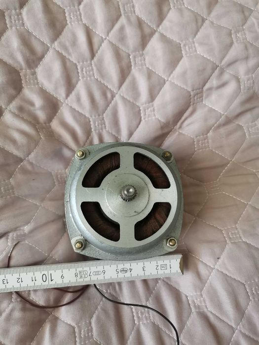 Silnik elektryczny marki "Iwi" motor 6W - "stara" produkcja