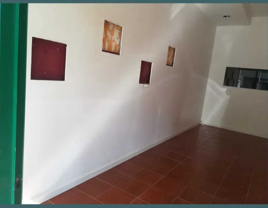 Aluga-se espaço comercial