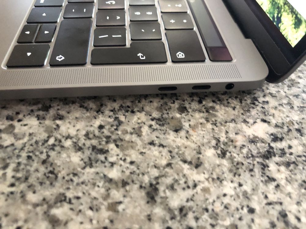 Macbook Pro 13’’  (Capa Preta Incluida)