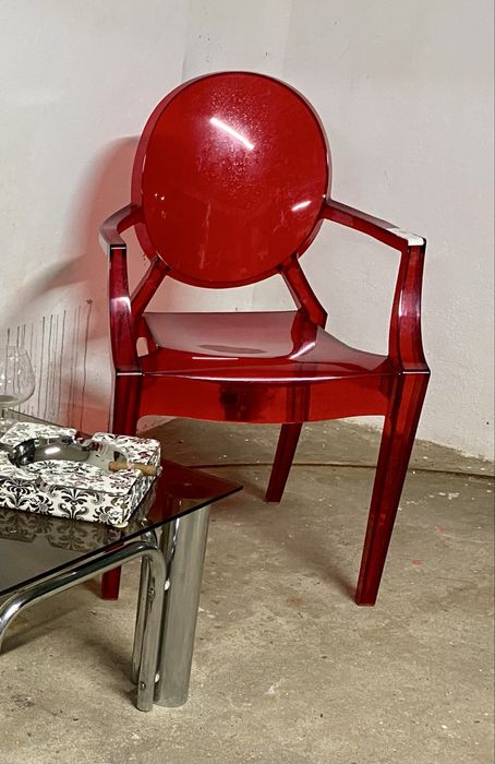 Cadeiras de acrilico. Em perfeito estado de conservação. Valor unitari