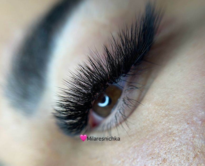 Нарощювання вій корекція бровей