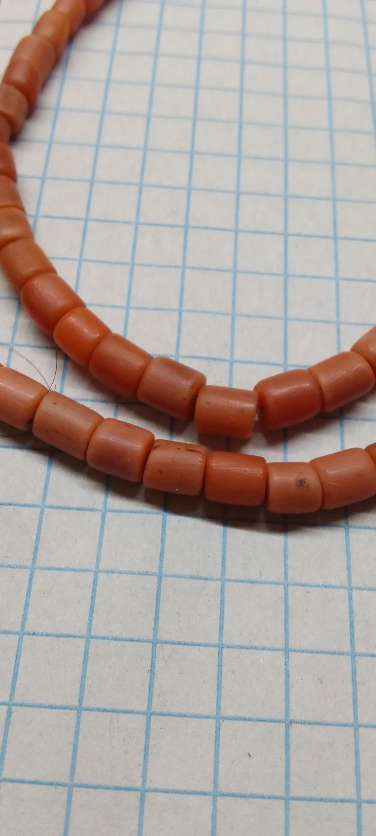 Старинные коралловые бусы