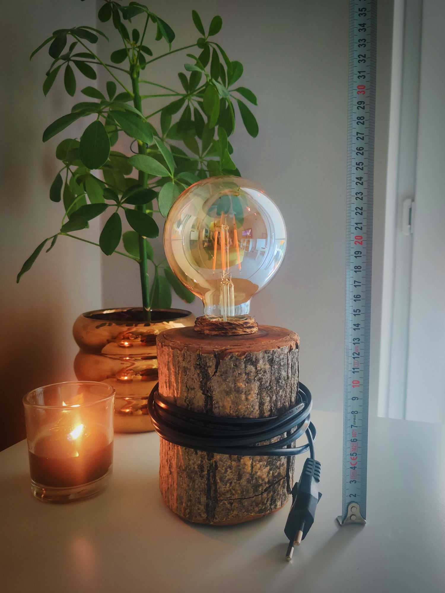 Drewniana lampka stołowa - orzech włoski