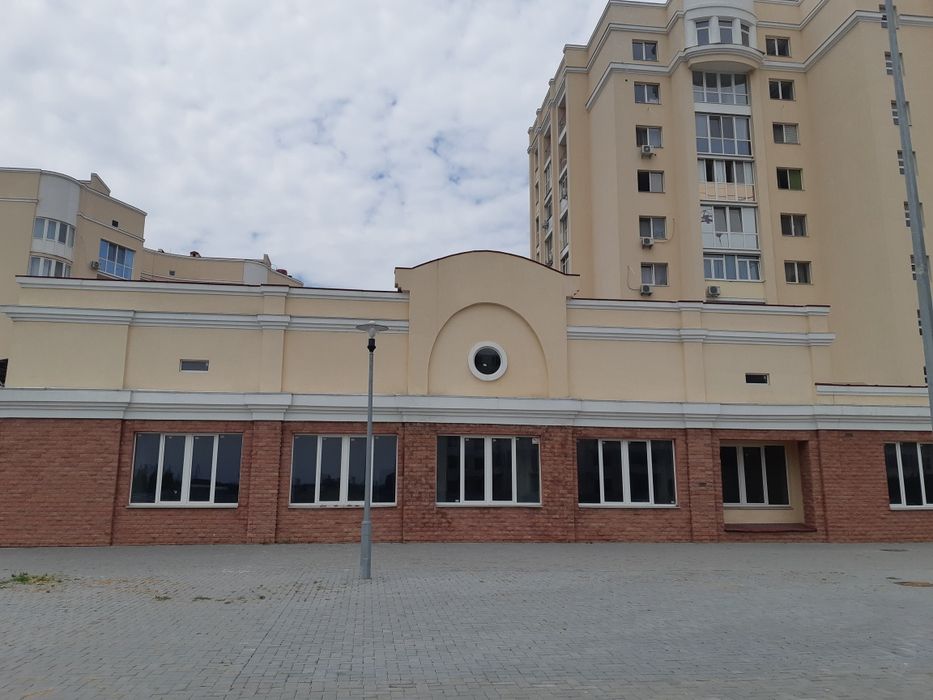 Продаю окремо розташоване приміщення на 5 квартир  в ЖК Рів"єра Микола